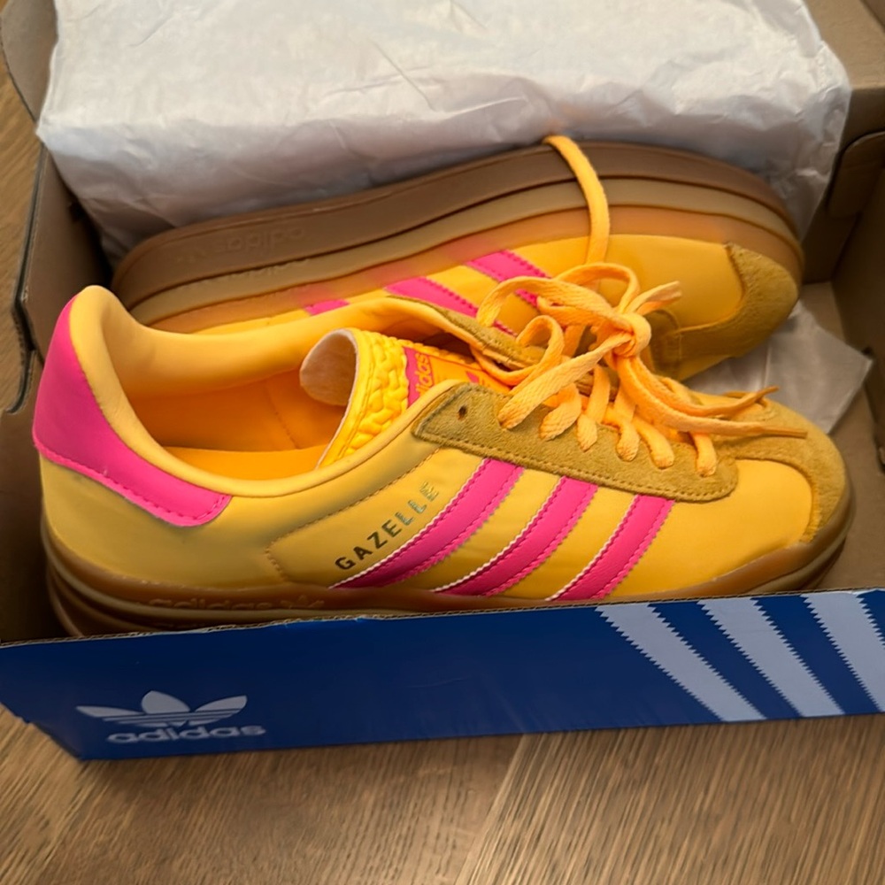 Adidas Gazelle 7 1/2 bold!  Never worn